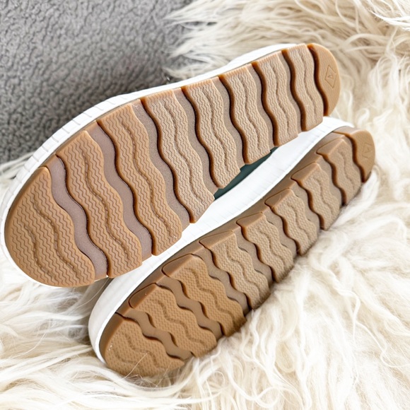 NWT Women’s Size 12 Sperry Torrent Olive Green Chelsea Rain Boots - Picture 4 of 16